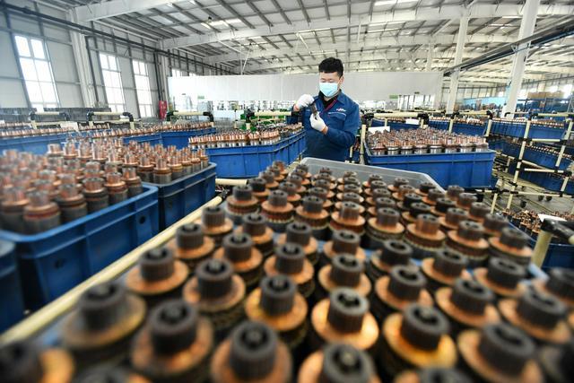 河北省河间市再制造产业脱胎于汽车零部件回收产业,已有30多年历史.